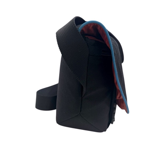 Crumpler Camera Bag – Removable Compartments, Adjustable Straps,‎ 9.5” - Picture 2 of 8